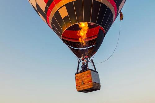 家住美国:美国新墨西哥州热气球撞击电线致5人死亡