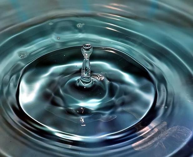 我们都知道,水有三种状态:固态,液态和气态.