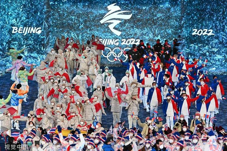 组图2022北京冬奥会闭幕式各代表团入场