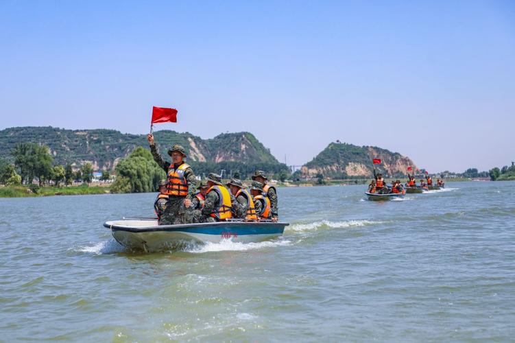 展开冲锋舟集训,着力提高部队遂行水上多样化救援任务能力