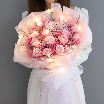 生日礼物女女生老婆闺蜜实用花束女朋友结婚创意19朵粉玫瑰满天星皇冠