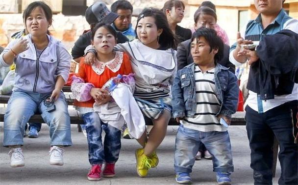 中国的小矮人村居民平均高度不超过一米三