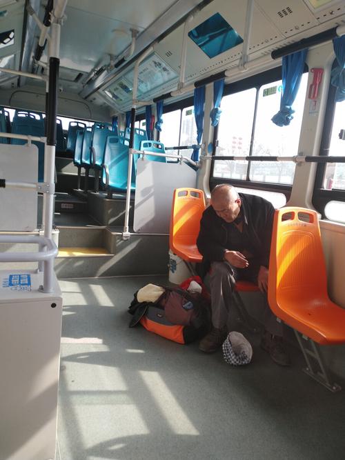 公交车上好孤独