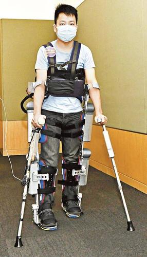 由香港中文大学研发的"用于步行辅助的穿戴式外骨骼".