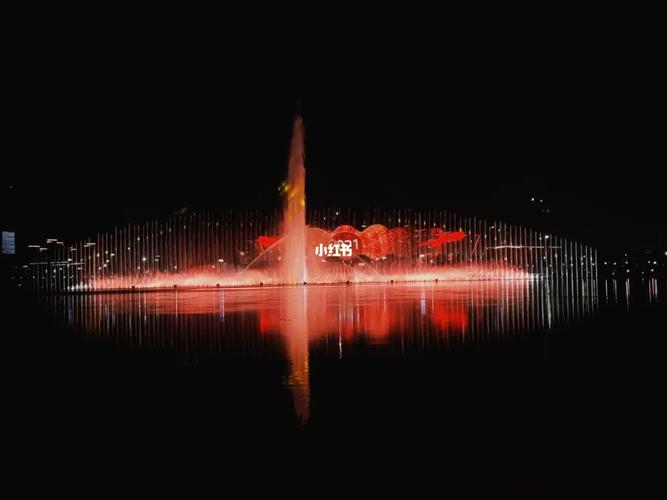 西安奥体中心音乐喷泉也可以说是水光秀,每天晚上八点半一场,九点二