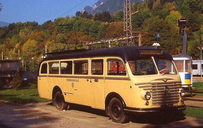 老照片50年代奥地利的客车样子还挺可爱的