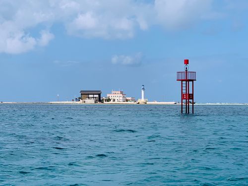 周三至1月16日周六乘"长乐公主号"邮轮来到西沙永乐群岛游览了:银屿岛