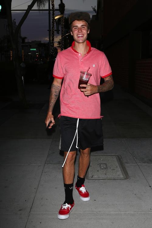 justinbieber在加利福尼亚州比佛利山的最新街拍