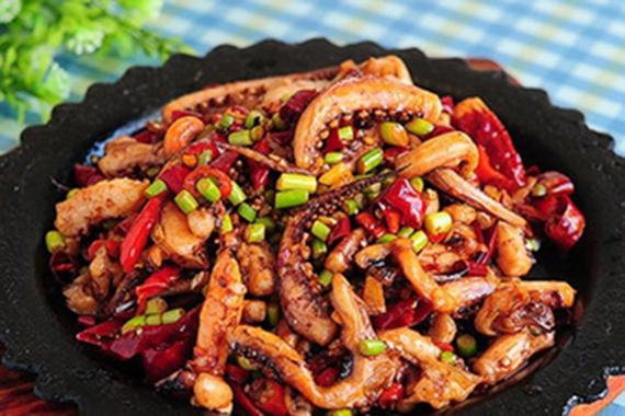  p>大连火爆鱿鱼为小吃类,是中国著名的地方风味小吃,起源于鱿鱼产地