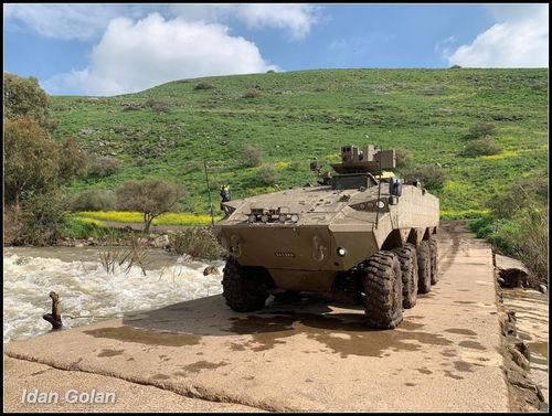 在戈兰高地测试的以色列新型"埃坦"(eitan )8×8轮式装甲车首辆原型