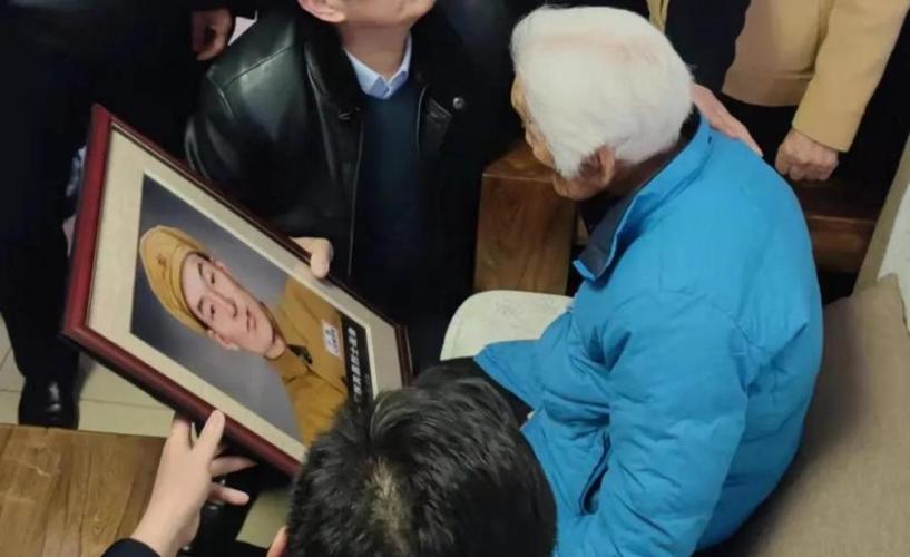 为革命烈士画像日思夜想74年百岁老人与儿子终相见