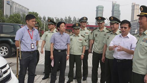 9月6日,安徽省武警总队队长朱永和,政委贺海涛一行莅临38所,参观了所