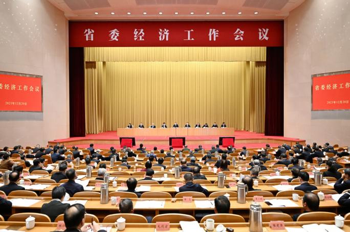 12月20日,省委经济工作会议在杭州召开.