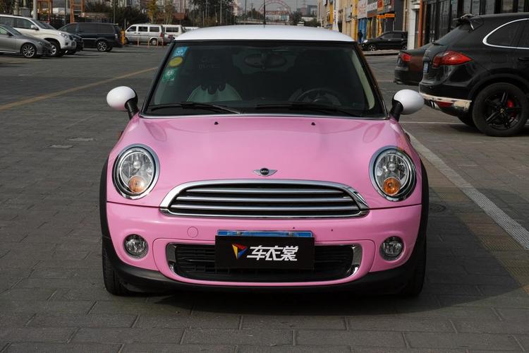 给你一抹暧昧的粉色 mini 9900系列改色膜亮光淡粉车身改色