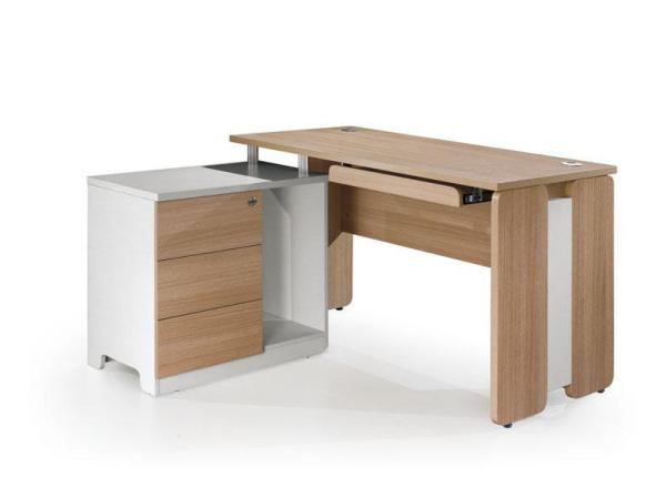 办公桌是员工工作的桌子,因此对员工来说,有一张高度合适的桌子更方便