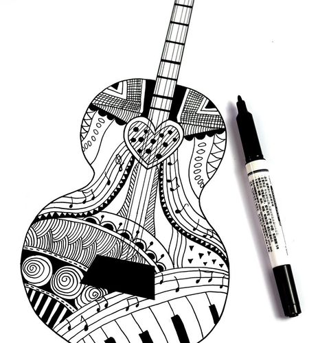 2.运用不同的线条装饰吉他的花纹,注意画面的疏密关系.