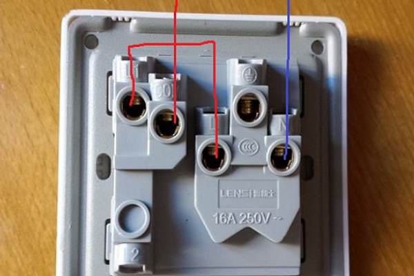 三孔的插座怎么接线