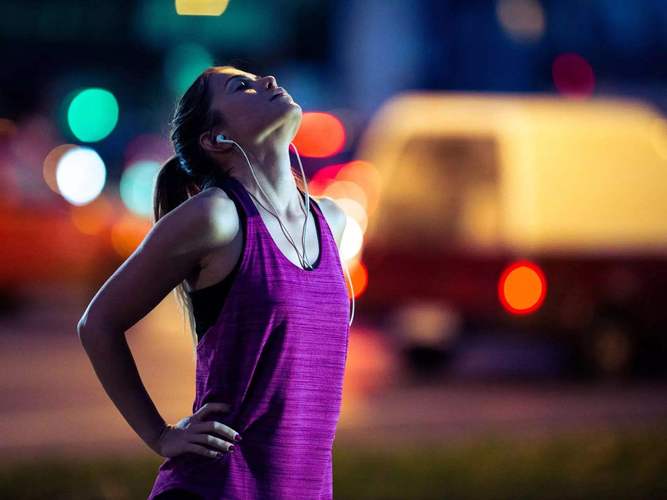女性夜跑多少公里合适_运动_女生_减肥
