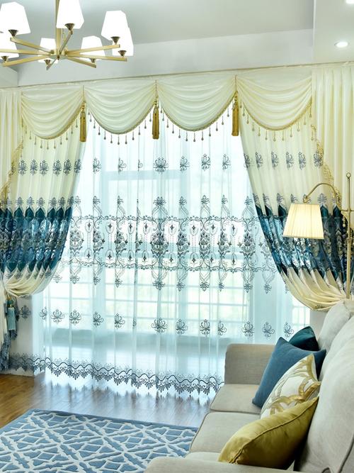 简洁大气的欧式风格窗帘,花纹优雅美观,装饰感强.