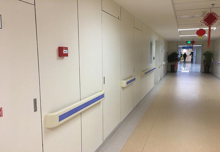 美安康板业为医院的改造工程提供了4mm的美人蕉抗菌挂墙板,用于医院