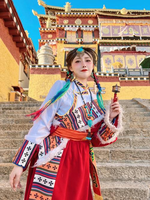 香格里拉噶丹松赞林寺藏服自拍