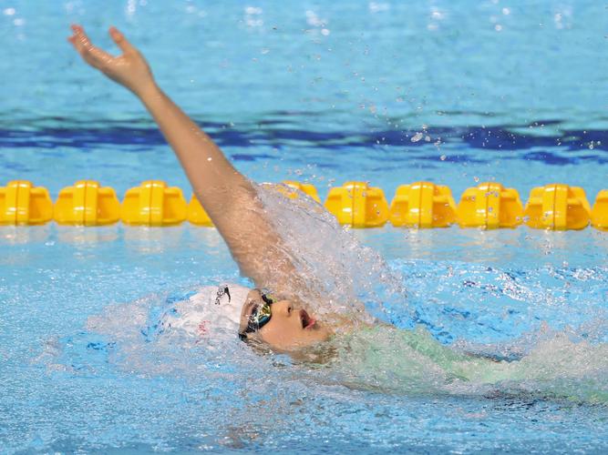 1月1日,浙江队选手余依婷在女子200米个人混合泳决赛中.