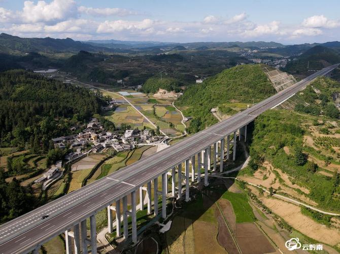 贵黄高速是《贵州省高速公路网规划(加密规划)》及全省高速公路攻坚