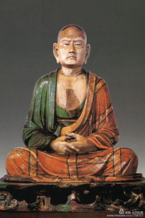 罗汉坐像——三彩陶质,辽代,民国初年(1912)发现于河北易县八佛洼的