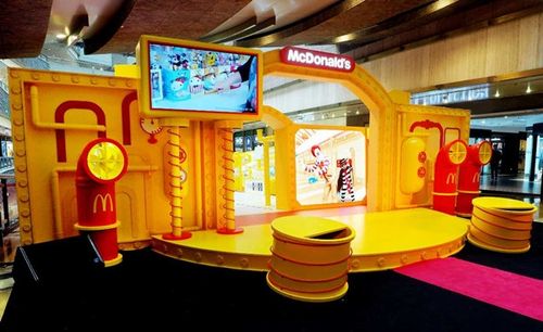 这个奇趣玩具厂透露了麦当劳是如何洗脑几代人的童年