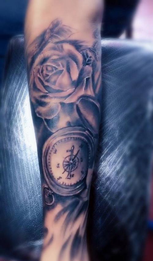 小臂指南针玫瑰纹身图片_成品手臂欧美植物几何纹身图案
