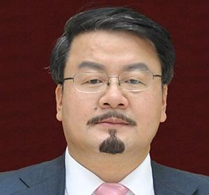 郭强,北京大学毕业,担任中央党校当代世界社会主义教研室