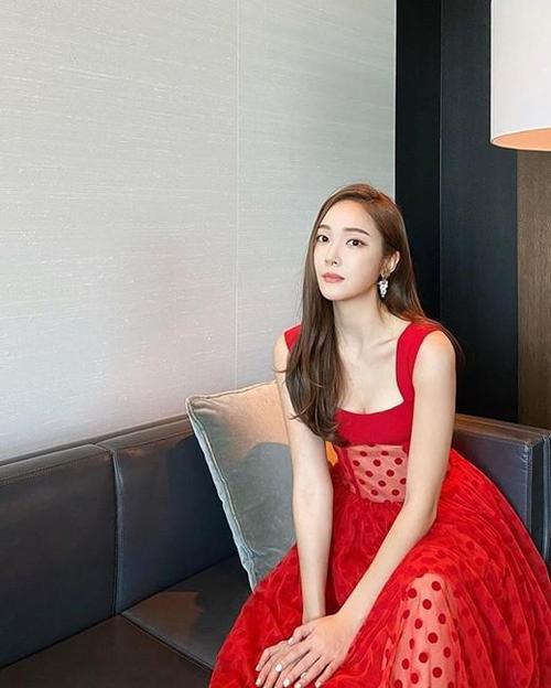 韩国女歌手jessica社交网站发近照秀出众美貌