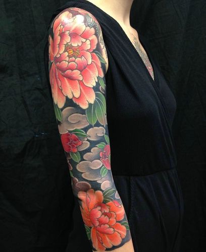 成熟女性手臂非常好看的杜丹花纹身