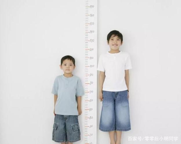 有两个男生,一个身高一米八但是长相普通,另外一个只有一米六,但是长