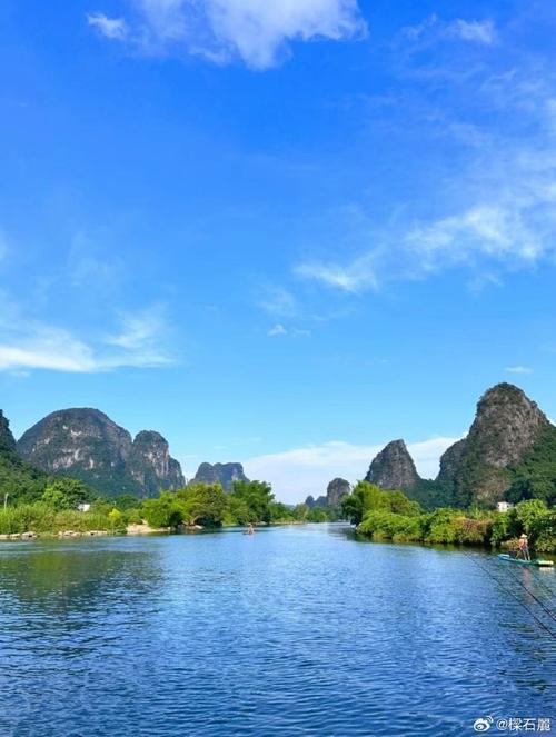 广西是中国南方的一个美丽省份,拥有许多迷人的旅游景点,尤其在秋季