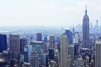 南京蜘蛛人爬300多米高楼俯拍拍成曼哈顿