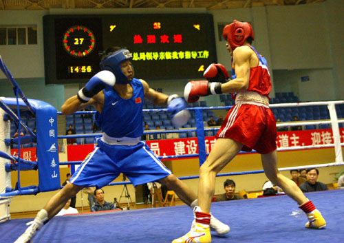 图文2004南京中国拳击冠军赛杜青晃开攻击