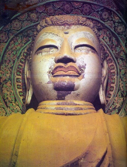 (南大像)与窟内景【640x389】敦煌莫高窟第130窟里,最著名的大佛塑像