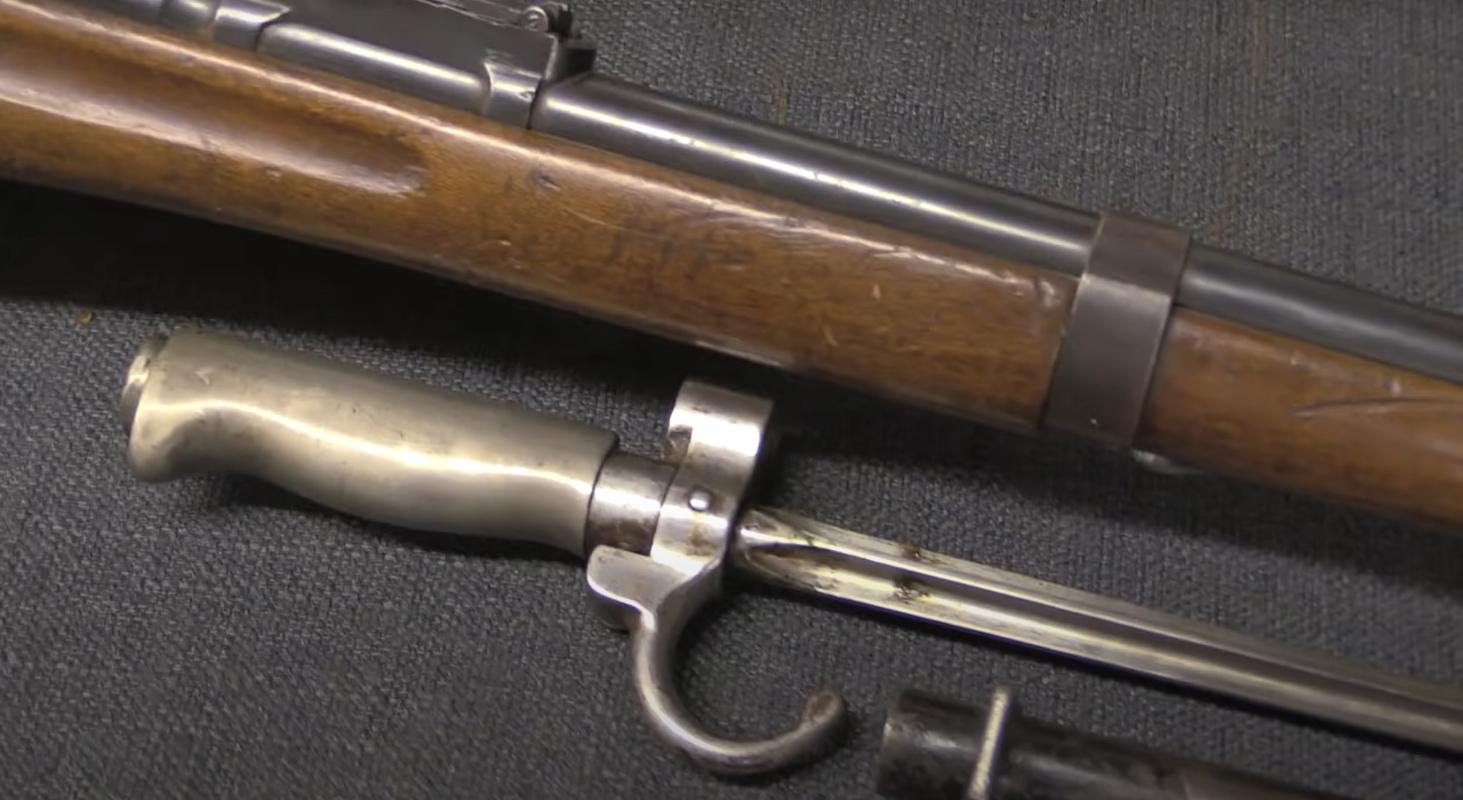 法国1907/15贝尔蒂埃步枪,一战标准步兵步枪,带刺刀,3发的弹容量应该