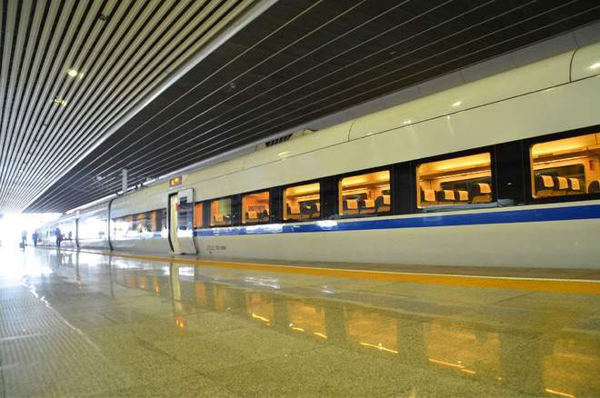 我国很繁忙的一座高铁站,是泛珠江三角洲地区的铁路核心车站|南站_网