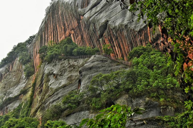 广东仁化县丹霞山是世界丹霞地貌命名地为全球首批世界地质公园被列入