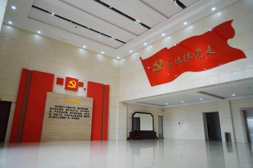 关注中共重庆两江新区工作委员会党校今日揭牌成立