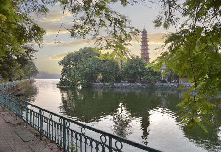 这是2018年10月1日在越南首都河内拍摄的西湖.