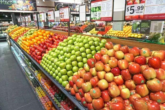 如水果颜色的搭配,价格牌如何标识,葡萄可以怎么摆放等.