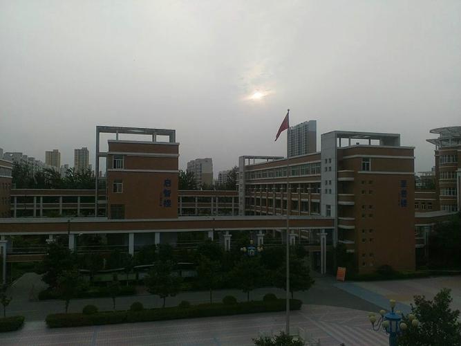  p>山东省临沂第四中学,始建于1973年,是山东省规范化学校,山东省普通