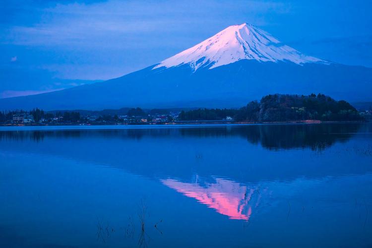日本日出时美丽的富士山日本旅游