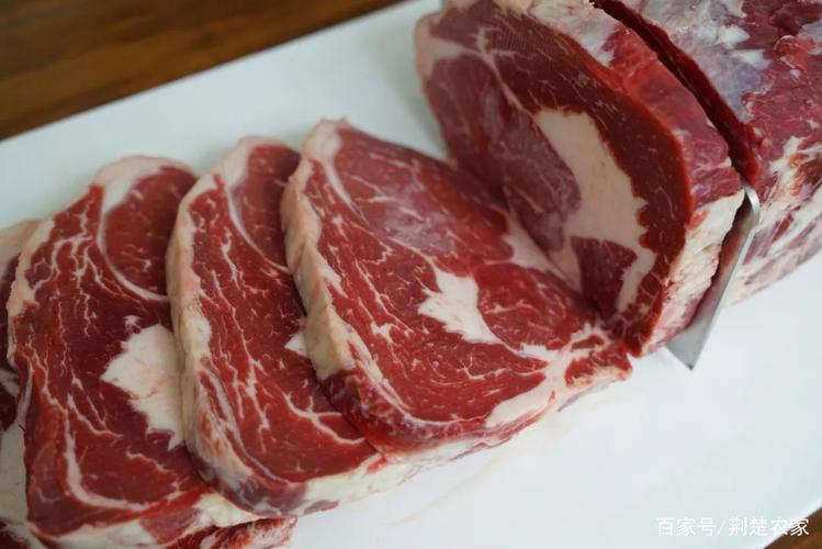 刚宰杀的新鲜牛肉,就是"肌红蛋白"的本色,颜色格外的鲜艳,甚至红到