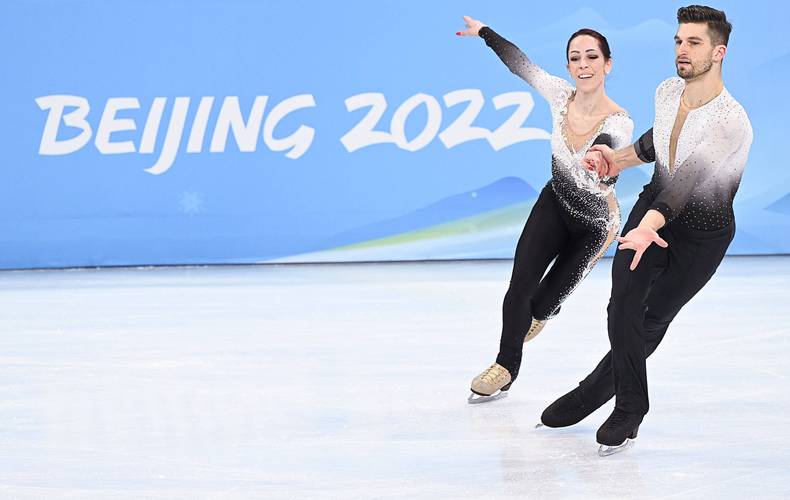 新华社记者 兰红光 摄当日,北京2022年冬奥会花样滑冰双人滑自由滑