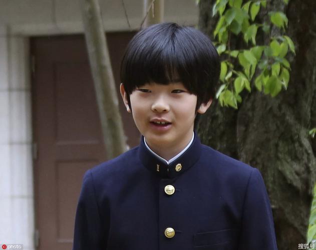 日本天皇独孙悠仁就读学校附近发现可疑男子安全帽