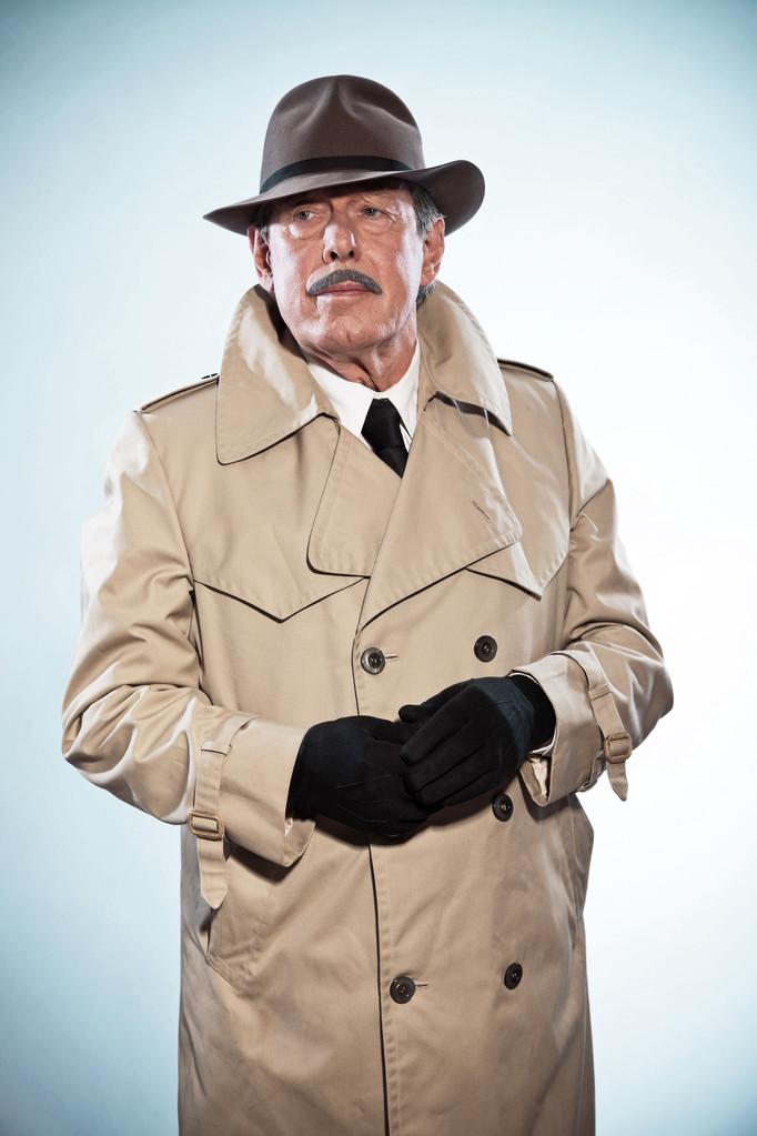 复古侦探男人的胡子和帽子.穿雨衣.斯图